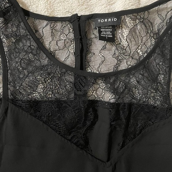 Torrid Black Lace Inset Georgette Tank / Size 1X - Picture 5 of 11